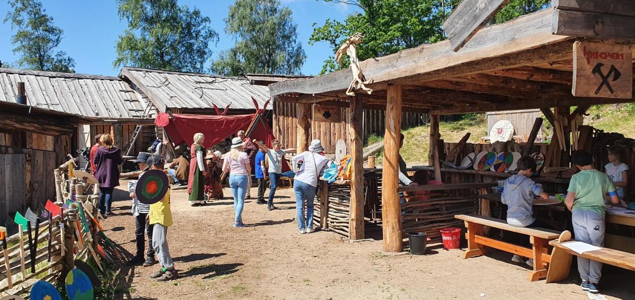 Bed and Breakfast Vittfarnas Hird Vikingaby Sosdala Exterior foto
